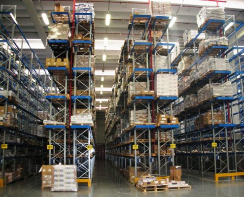 Magazzino Porta pallet servito da carrello trilaterale