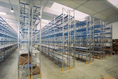 Scaffalatura Portapallets con corridoi serviti da carrello retrattile