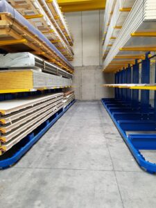 Cantilever - particolare corridoio con guida di contrasto
