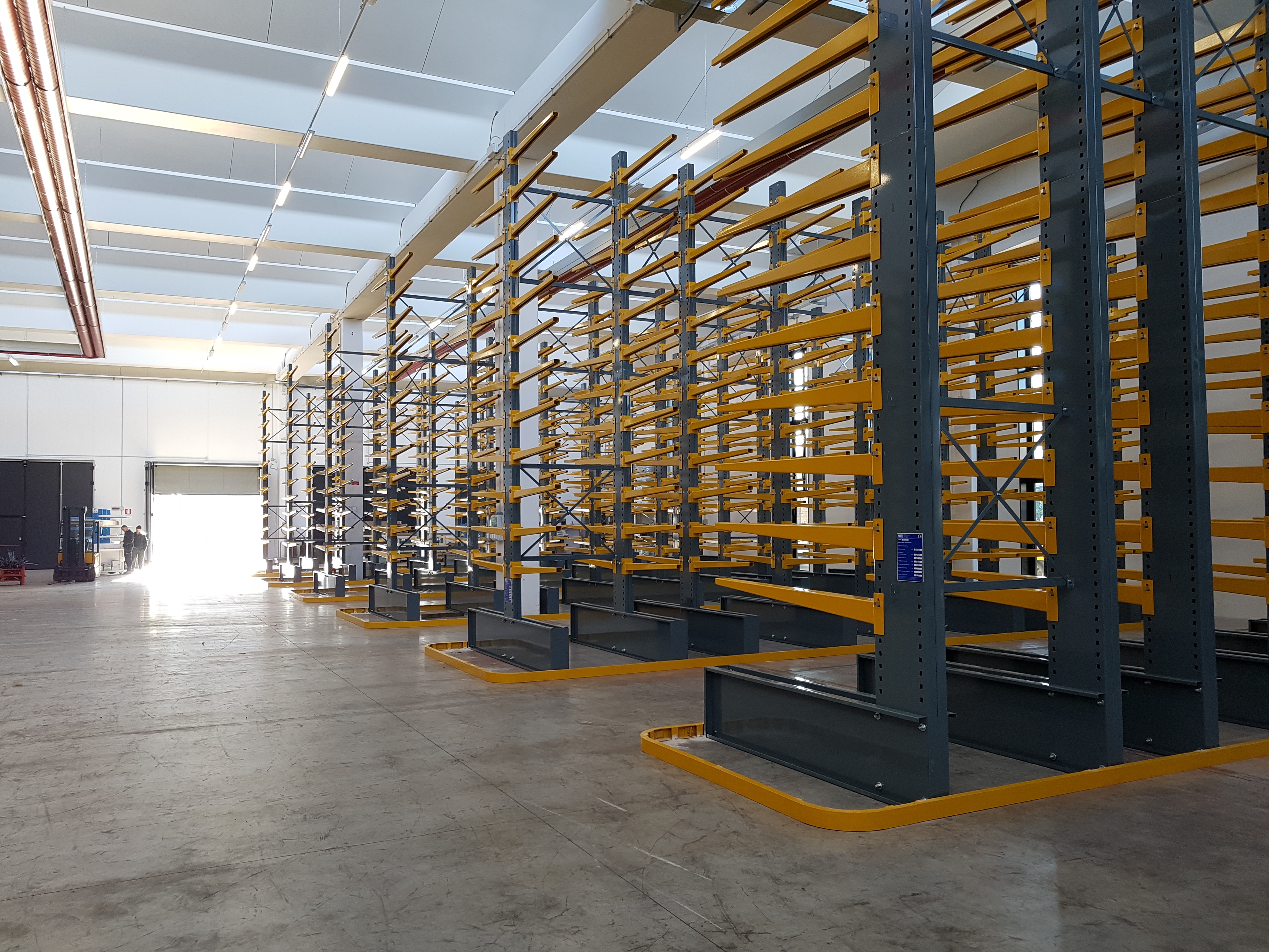 Cantilever con Guide Cantilever con Guide
